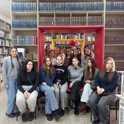 Студенты в библиотеке