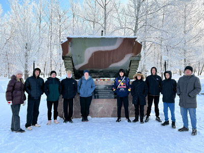 Возложение цветов на Мемориальном комплексе