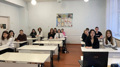 Торжественная церемония поднятия Государственных флагов