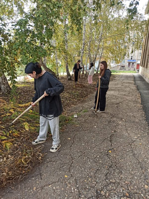 Студенты колледжа в городском экологическом субботнике