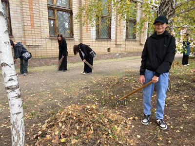 Студенты колледжа в городском экологическом субботнике