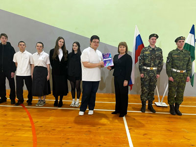 Неделя в колледже начинается с торжественной церемонии