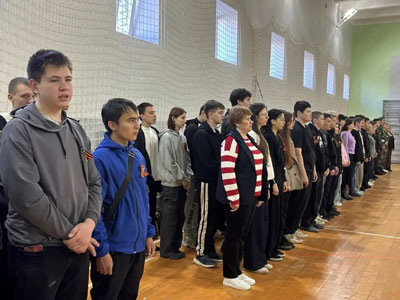 Церемония поднятия государственных флагов