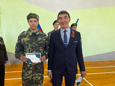 Церемония поднятия государственных флагов