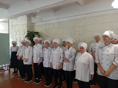 Повара поехали сдавать демонстрационный экзамен