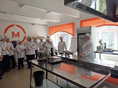 Повара поехали сдавать демонстрационный экзамен