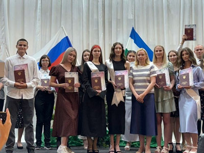Выпускники получили дипломы о среднем профессиональном образовании