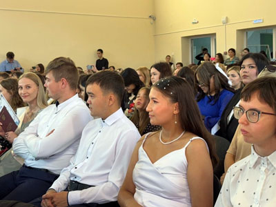 Выпускники получили дипломы о среднем профессиональном образовании